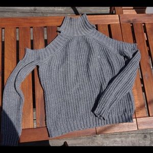 Off shoulder turtle neck